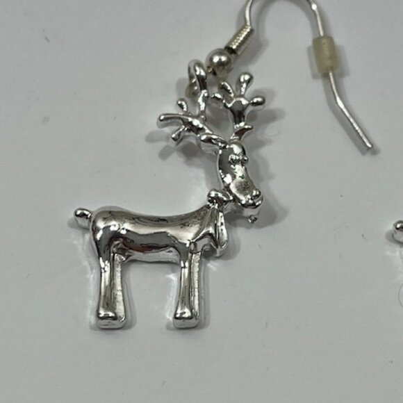 Holiday Christmas Reindeer Dangle Drop Earrings Silver Tone French Wire.75"x1" - Picture 4 of 7